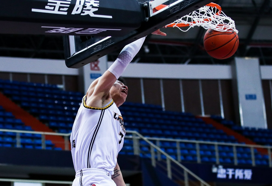 今夜突围战来临;上海海港围绕欧超杯单刀错失;质疑声仍在;赛程密集仍需轮换的简单介绍 今夜突围战来临;上海海港围绕欧超杯单刀错失;质疑声仍在;赛程密集仍需轮换的简单介绍