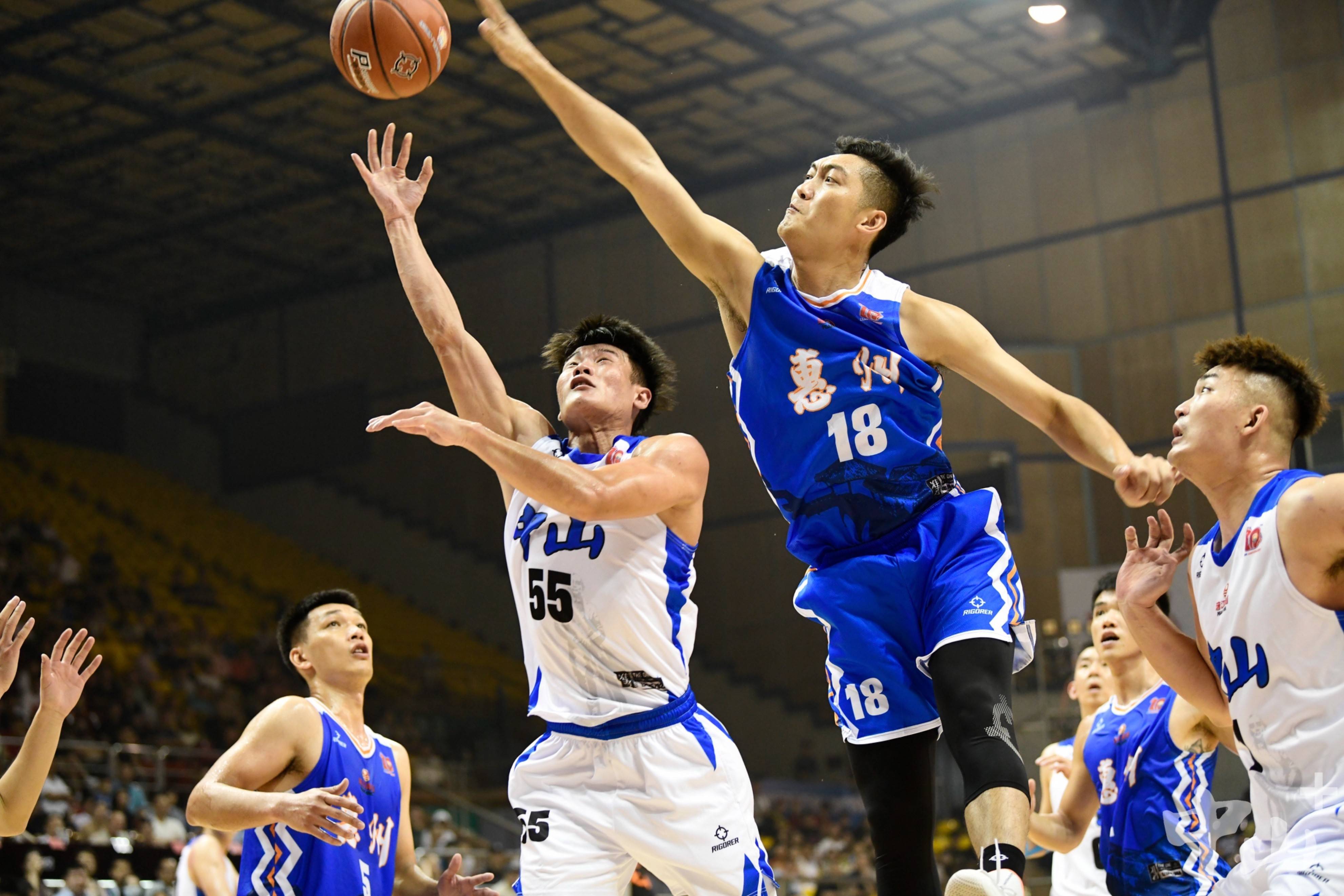 俄克拉荷马雷霆迎CBA季后赛关键赛,赛后更衣室发声,底气十足,资深球员宣示担当的简单介绍 俄克拉荷马雷霆迎CBA季后赛关键赛,赛后更衣室发声,底气十足,资深球员宣示担当的简单介绍