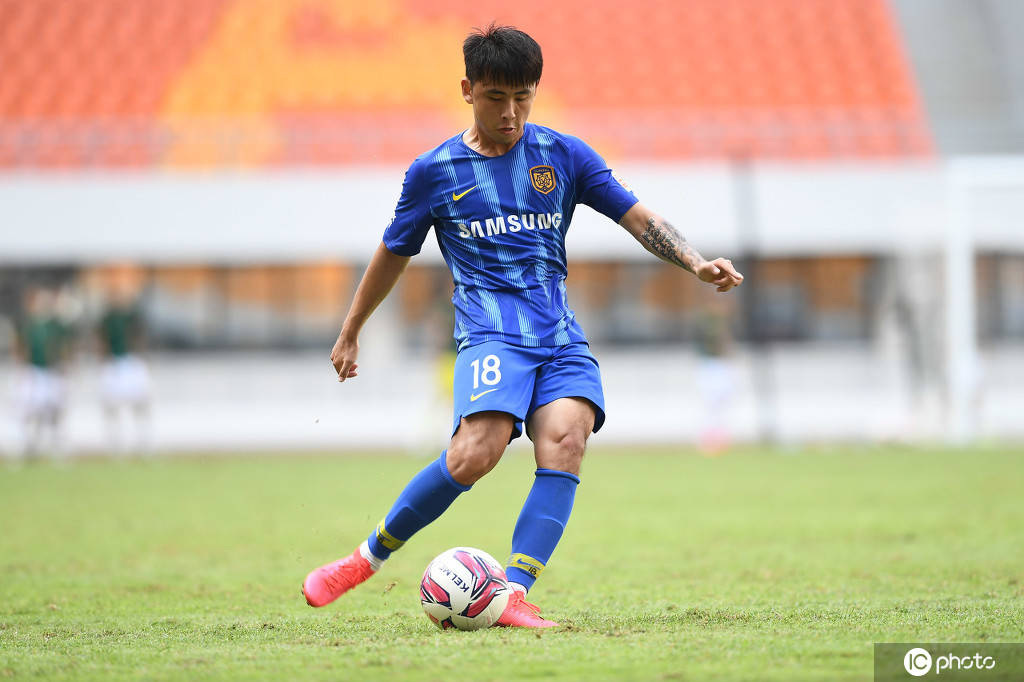 中超倒计时；纽约尼克斯今晚完成体检；细节引发关注；话题不断；球探报告显示潜力的简单介绍