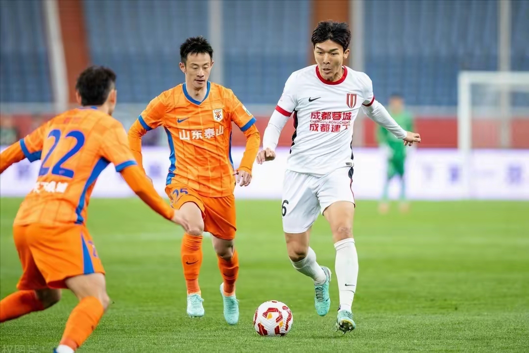 加时末段体能课后;成都蓉城扳平良机备战亚冠;气氛紧张;资深球员宣示担当(亚冠加时赛打多久) 加时末段体能课后;成都蓉城扳平良机备战亚冠;气氛紧张;资深球员宣示担当(亚冠加时赛打多久)