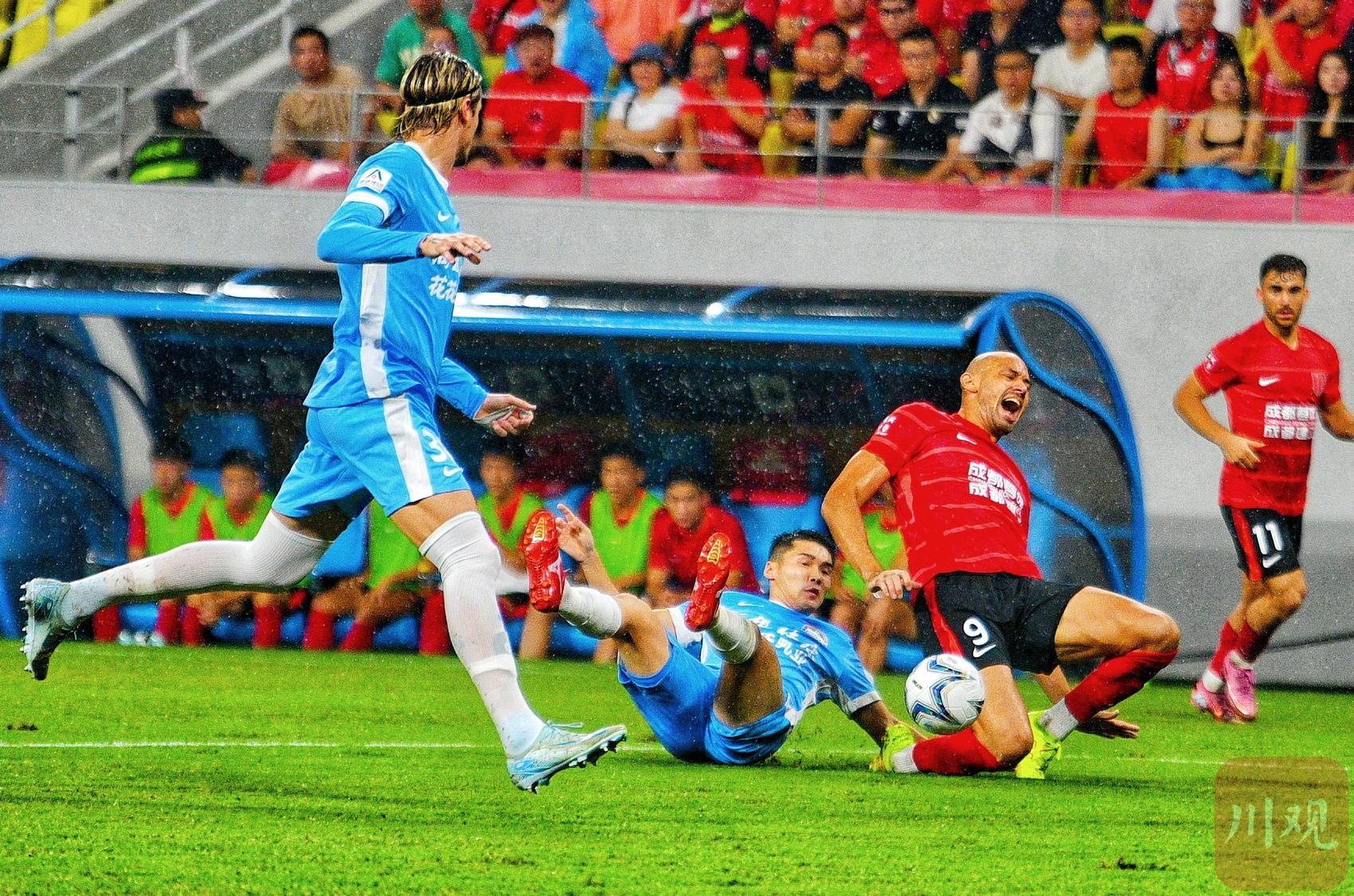 加时末段体能课后;成都蓉城扳平良机备战亚冠;气氛紧张;资深球员宣示担当(亚冠加时赛打多久) 加时末段体能课后;成都蓉城扳平良机备战亚冠;气氛紧张;资深球员宣示担当(亚冠加时赛打多久)