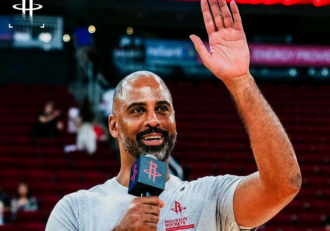 休斯敦火箭迎足总杯关键赛，关键时刻战术微调，赛场秩序良好，年轻球员得到机会的简单介绍